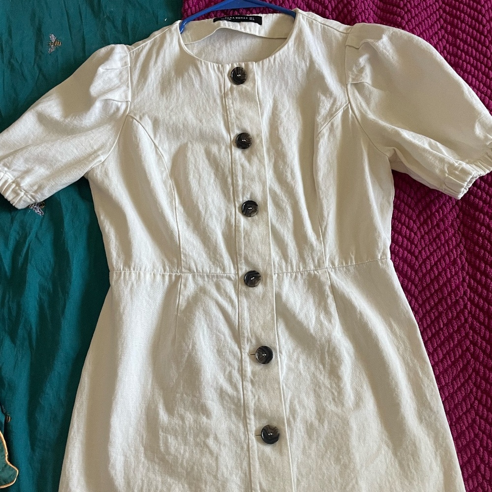 Classic Off-White Buttoned Mini Dress with Puff Sleeves - Zara